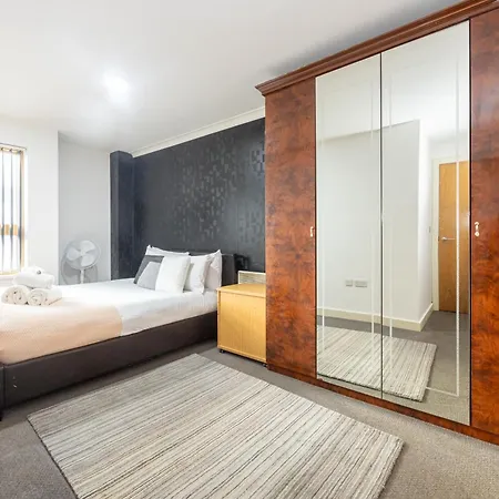 Stylish With Balcony & Views Апартаменты *