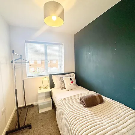 Kozyguru Coop Live 3br Hse With Parking 度假居 *