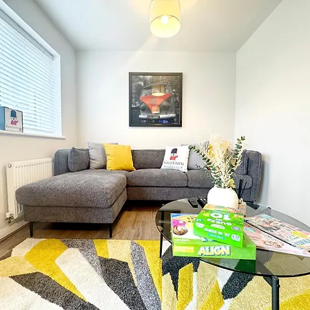 Kozyguru Coop Live 3br Hse With Parking *
