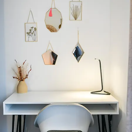 Cosy 4-bed House, Garden, Free Parking & Wifi Manchester