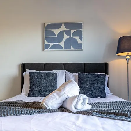 Manchester, Etihad Stadium View , Coop Live, Modern 2 Bed Apartment,