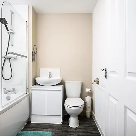 House With Garden, Sleeps 5, Centre Close, Manchester, Free Fast Wi-fi, Free Parking, 55-inch Tv, Self-check In - Contractors! Σπίτι διακοπών Μάντσεστερ