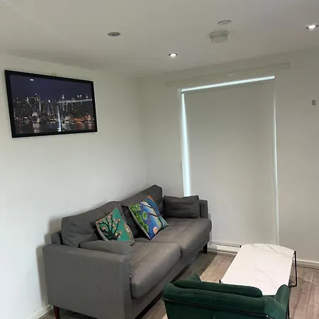 Luxury With Shared Living And Kitchen * Manchester