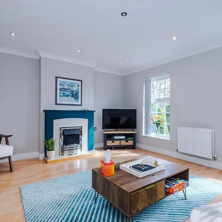 Charming Townhome Retreat, Close To Ferienhaus Manchester