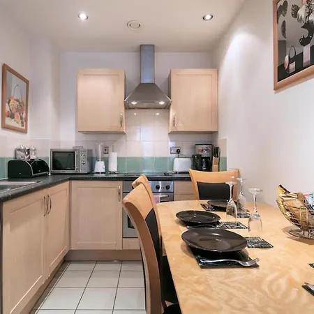 Pnj Long Apartment Manchester