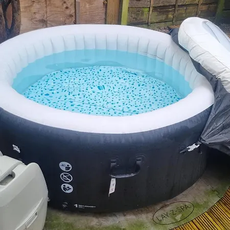 Vakantiehuis Beautiful, Peaceful, 5 Bedroom With Hot Tub! Manchester