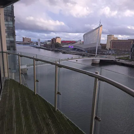 Lovely One Private Bedroom In Shared 2 Bedroom * Manchester