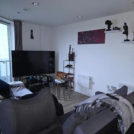 Lovely One Private Bedroom In Shared 2 Bedroom *