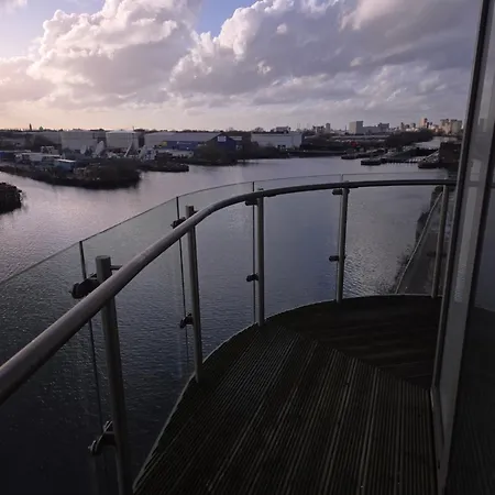 Lovely One Private Bedroom In Shared 2 Bedroom