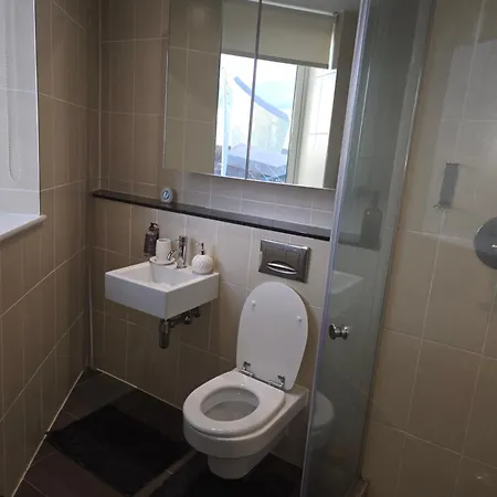 Homestay Lovely One Private Bedroom In Shared 2 Bedroom Manchester