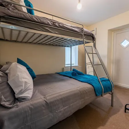 Chic 2Br House W Parking & High-Speed Wifi