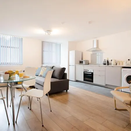 2br, Smart Tv, Self Check-in, Coffee Machine شقة مانشستر