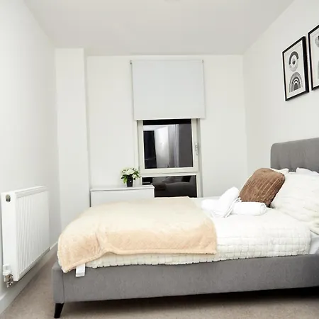Manc With Balcony شقة مانشستر
