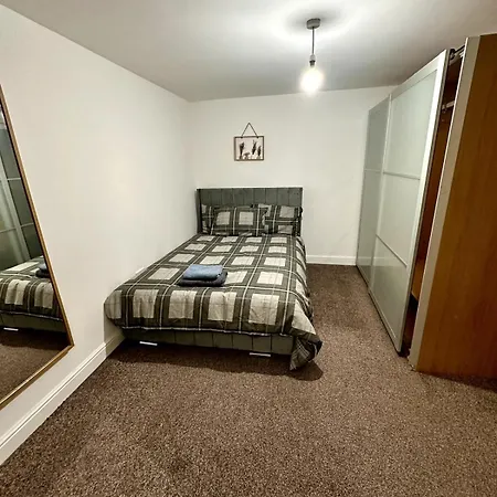 2 Bed Flat In Prime Location * Manchester