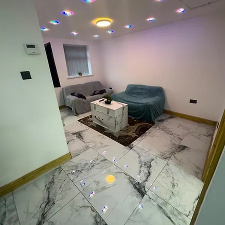 Sindhu Luxury Apartment Manchester