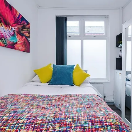 Luxury 3br En-suite, Near Holiday home *
