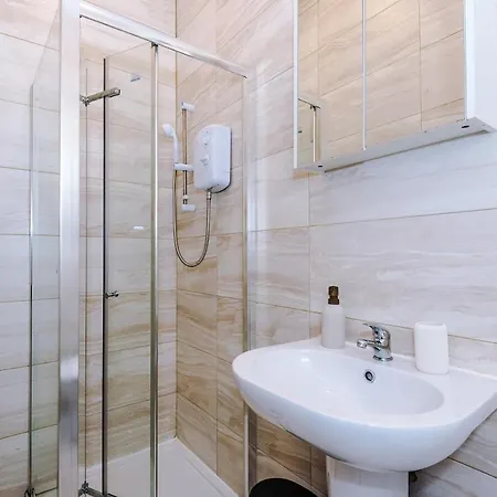 Luxury 3br En-suite, Near *