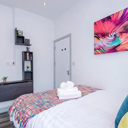 Luxury 3br En-suite, Near Holiday home *