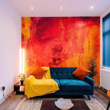 Luxury 3br En-suite, Near Holiday home *