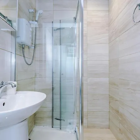 Luxury 3br En-suite, Near Nyaraló Manchester