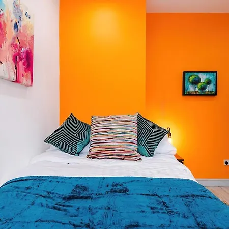 Luxury 3br En-suite, Near Holiday home *