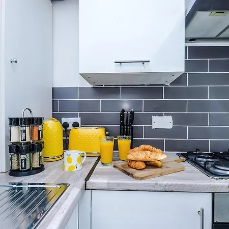 Luxury 3br En-suite, Near *