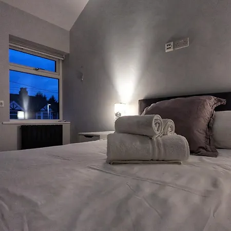 בית נופש Beautiful 5 Bedroom Sleeps 12 People In