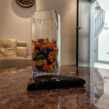 Beautiful 5 Bedroom Sleeps 12 People In בית נופש *