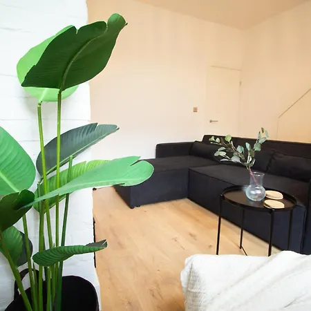 Stylish Cosy 4-bed Home, Sleeps Up To 10 With Large Sofa Bed, Near Royal Infirmary & Universities, Free Parking & Ultra-fast Wifi Сasa de vacaciones Mánchester
