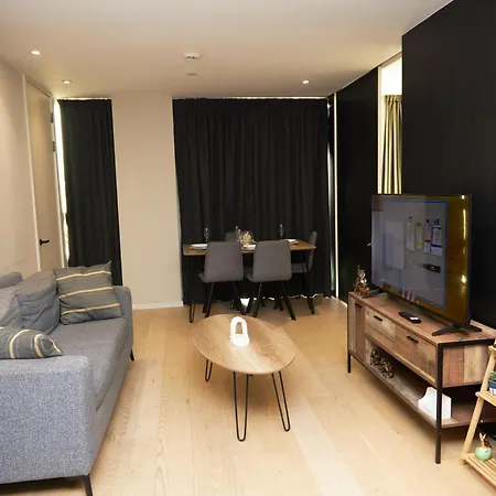 Luxury 2 Bed With Balcony *
