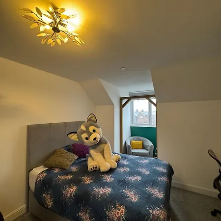 Comfortable En-suite Double Room-m16 * Manchester