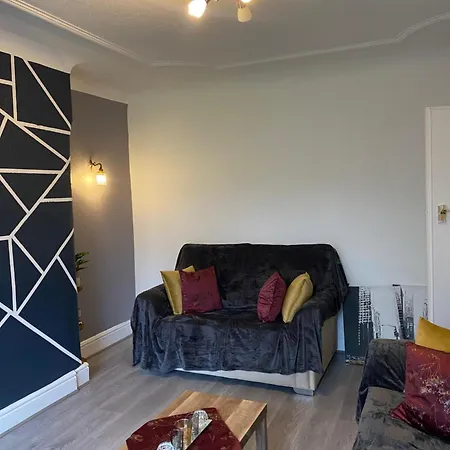 Beautiful Spacious - Private Parking - Large Garden - Great Location Manchester