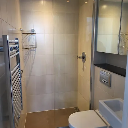 Spectacular Private Bedroom In 2 Bedroom * Manchester