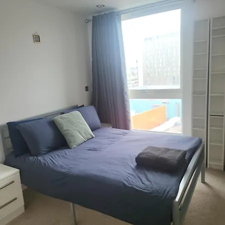 Spectacular Private Bedroom In 2 Bedroom Manchester