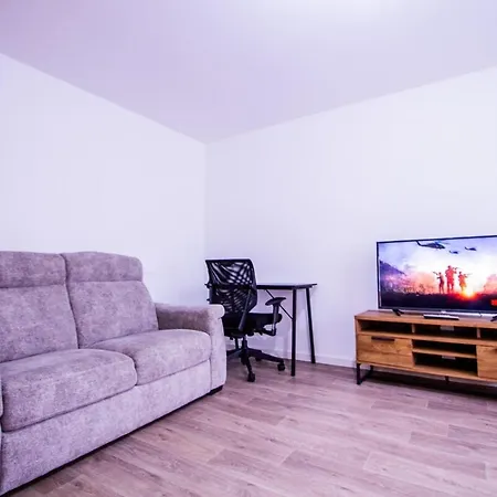Ferienhaus Charming 1br House In Eccles With Free Parking