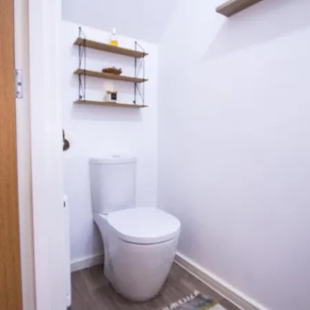 Ferienhaus Charming 1br House In Eccles With Free Parking Manchester