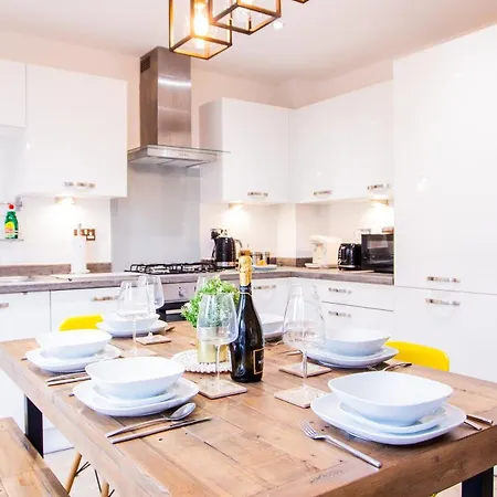 Holiday home Charming 1br House In Eccles With Free Parking Manchester