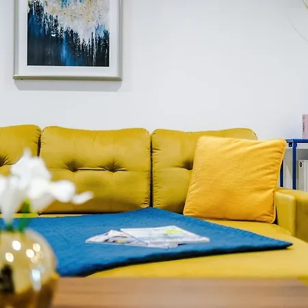Lejlighed Modern 3-bed In Salford, Pool, Ping Pong Table, Free Parking, Sleeps 7