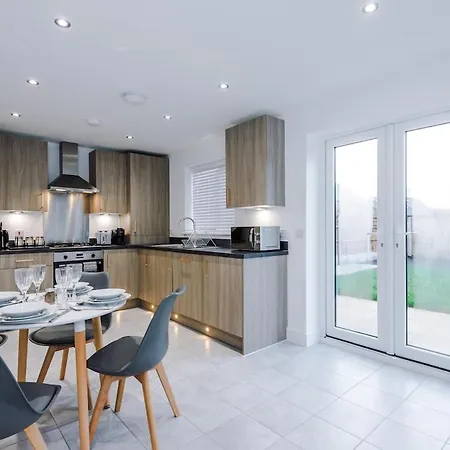 Stylish 3-bedroom House - Brand New