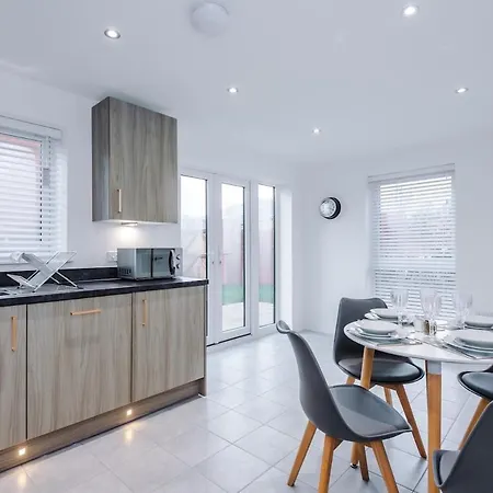 Stylish 3-bedroom House - Brand New Casa de Férias Manchester