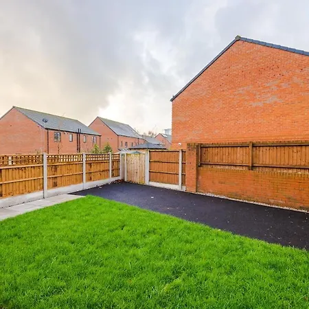 Stylish 3-bedroom House - Brand New Casa de Férias Manchester