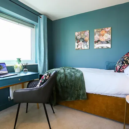 Holiday home Luxury Three Story Townhouse Free Parking On Drive Manchester