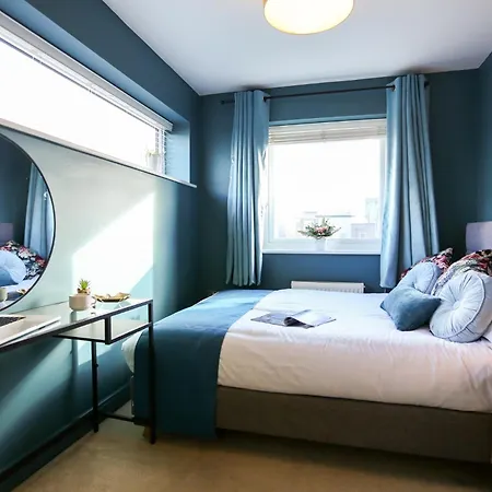 Luxury Three Story Townhouse Free Parking On Drive * 맨체스터