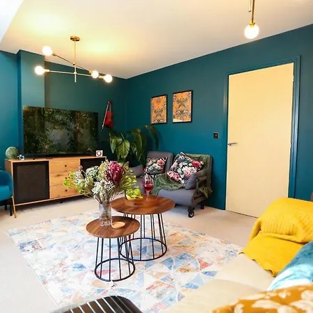 Luxury Three Story Townhouse Free Parking On Drive 펜션 맨체스터