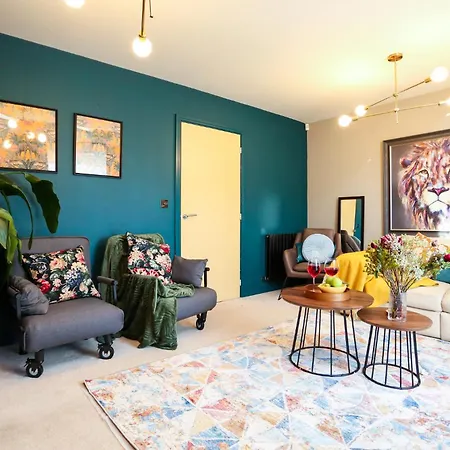 Luxury Three Story Townhouse Free Parking On Drive 맨체스터