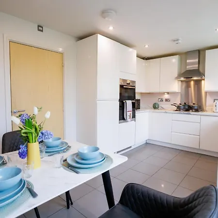 Holiday home Luxury Three Story Townhouse Free Parking On Drive *