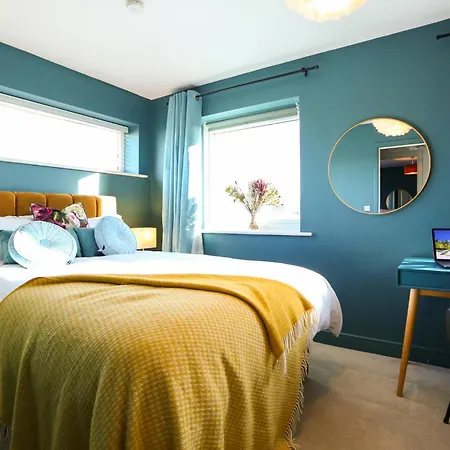 Luxury Three Story Townhouse Free Parking On Drive * 맨체스터