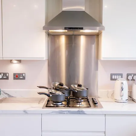 Luxury Three Story Townhouse Free Parking On Drive 펜션