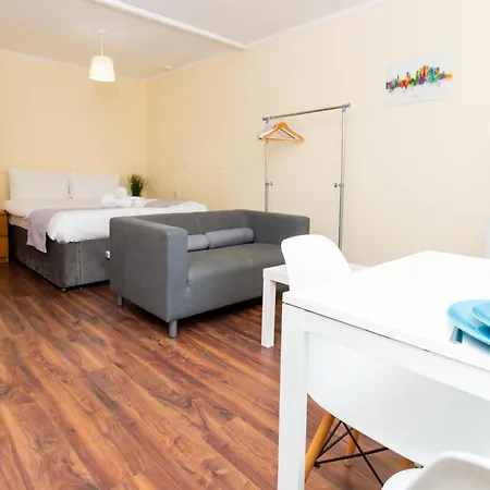 Cosy Stretford In A Prime Location Манчестер
