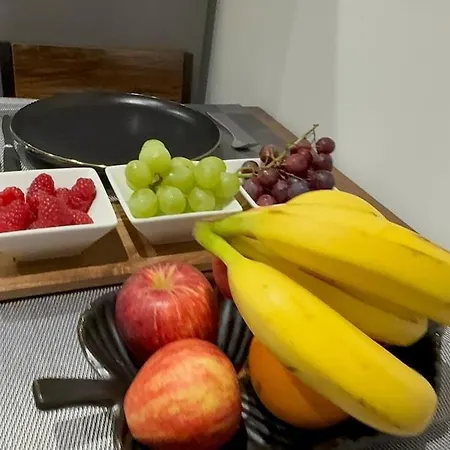 Cozy 5-bed Caldecott Stays-sleep 6 * Manchester